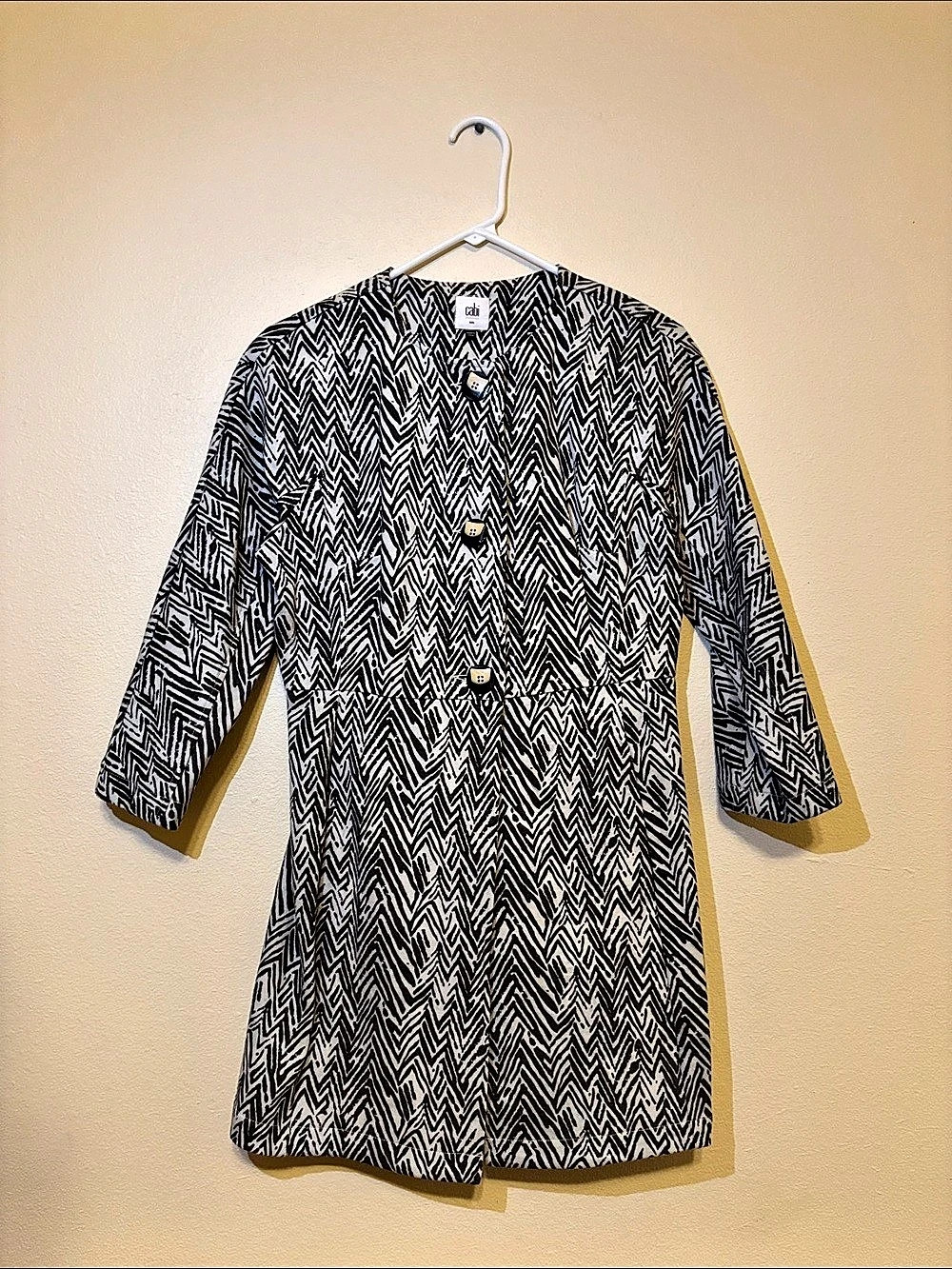 cabi Geometric Mini cardigan in Black & White Size Small Like New
